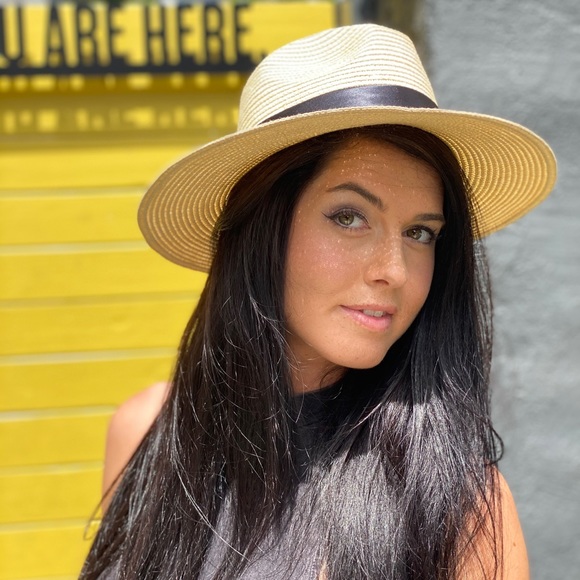 Straw hat with Black band - Picture 3 of 3